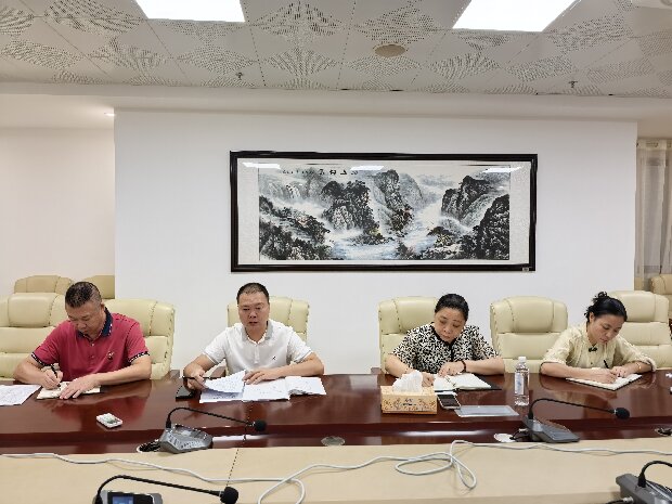 1756090704990048372.jpg 后勤服务科科长强调工作要求.jpg