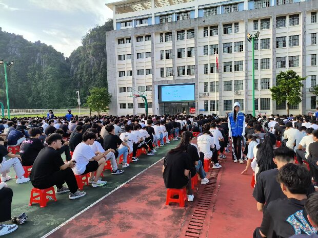 1756688186391061945.jpg 4.专家为同学们讲解传染病预防知识.jpg