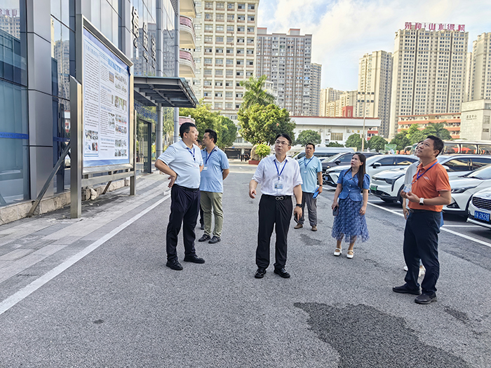 1758183013537088947.jpg 检查小组在实训场地进行检查.jpg